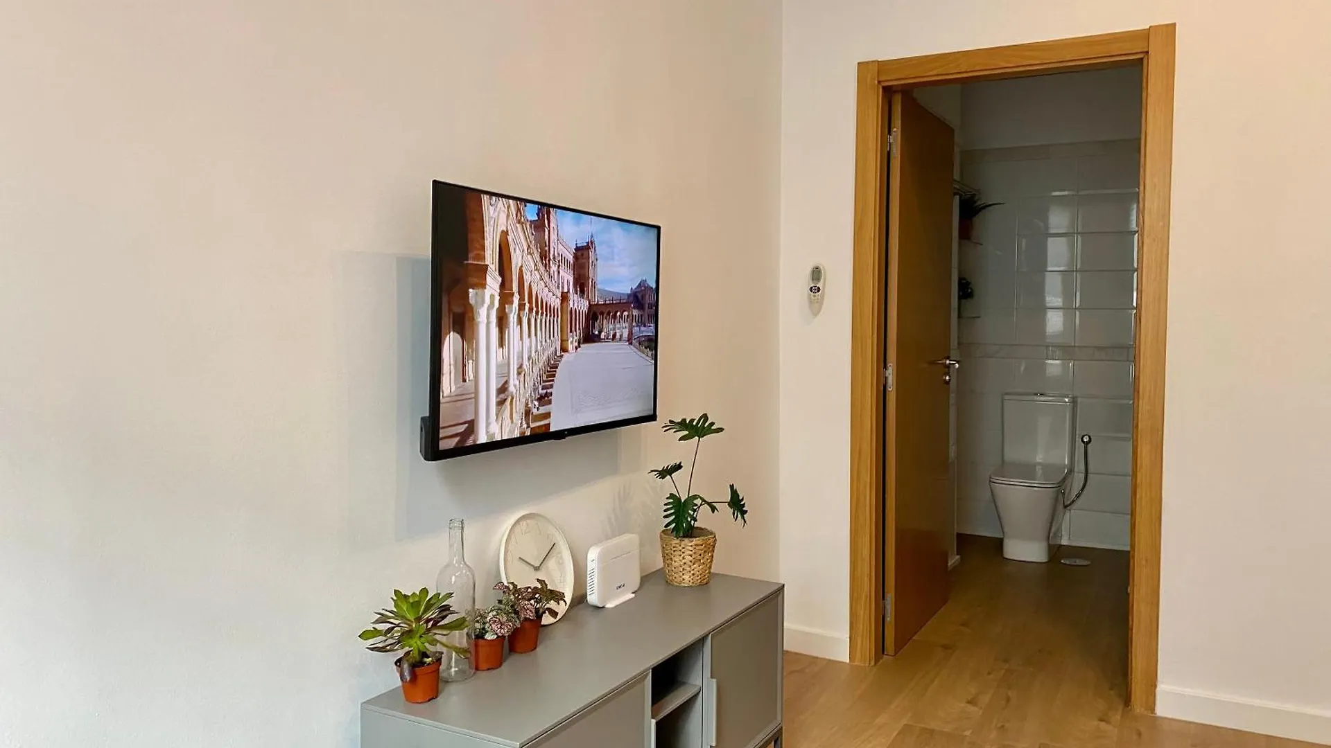 Moderno Estudio Junto Al Rio Seville Apartment
